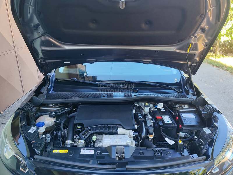 Peugeot 2008 1.2 Turbo ALLURE
