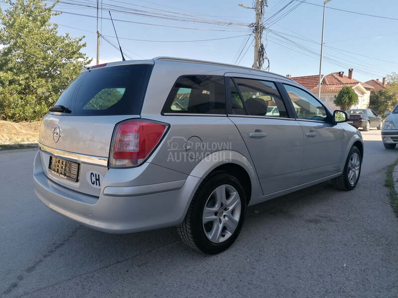 Opel Astra H 1.6i ESSENTIA CH