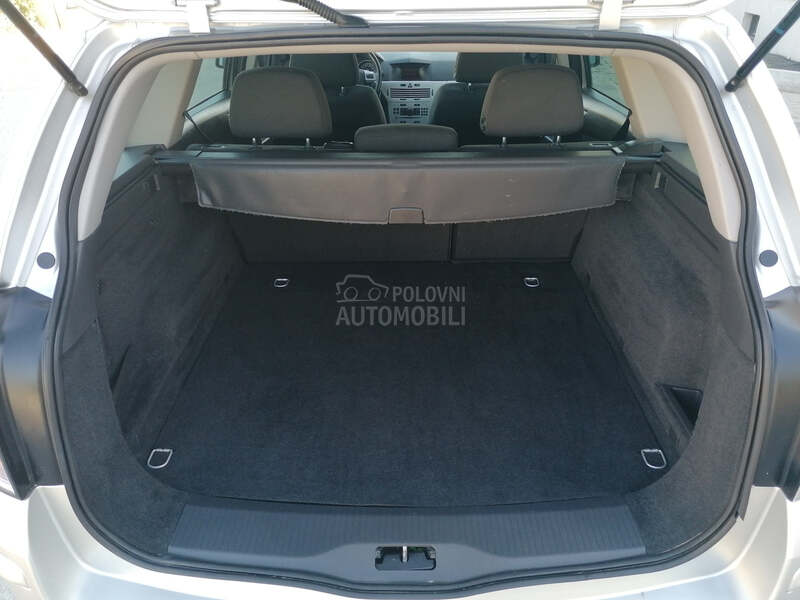 Opel Astra H 1.6i ESSENTIA CH