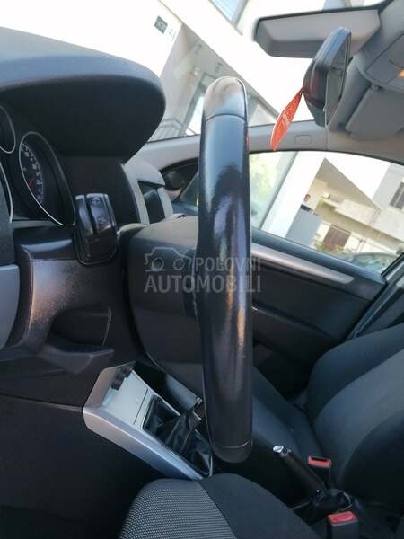 Opel Astra H 1.6i ESSENTIA CH