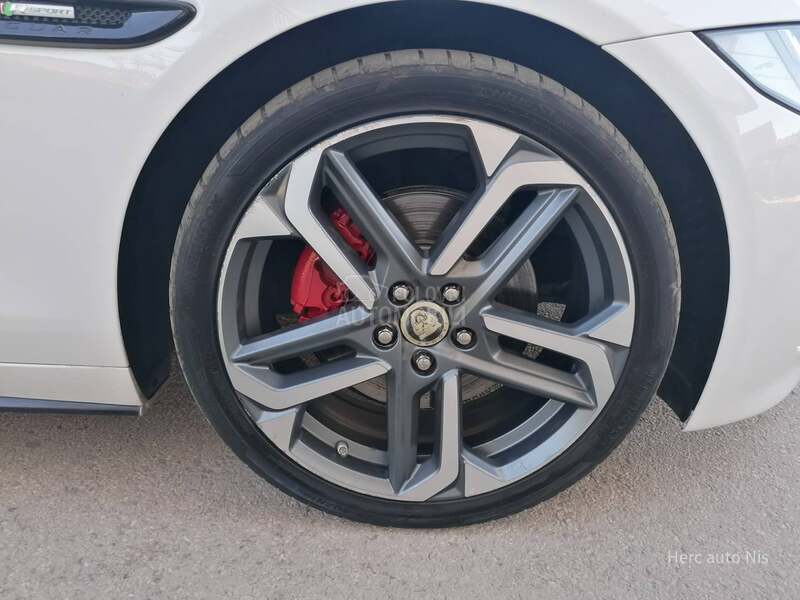 Jaguar XE 2.0d 4x4 R-SPORT CH