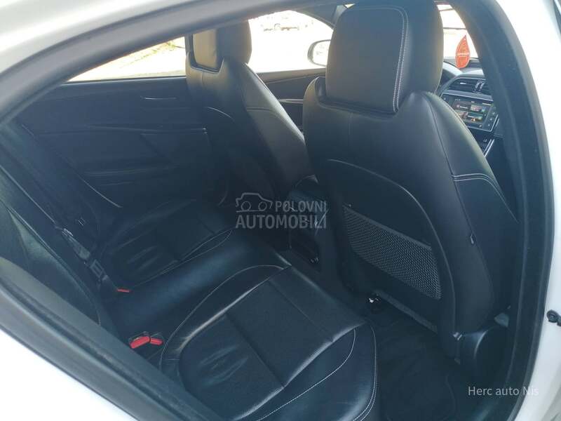 Jaguar XE 2.0d 4x4 R-SPORT CH
