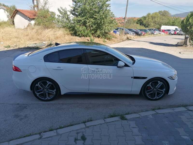 Jaguar XE 2.0d 4x4 R-SPORT CH