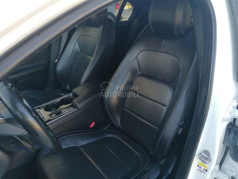 Jaguar XE 2.0d 4x4 R-SPORT CH