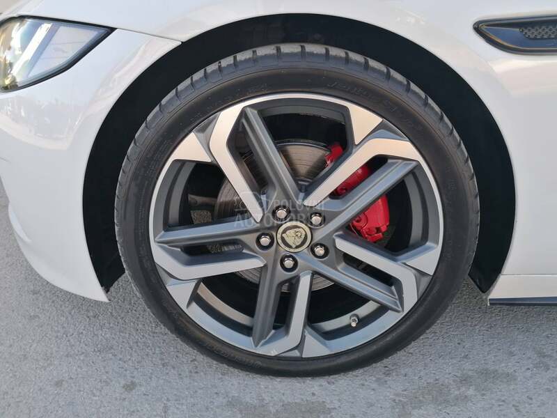 Jaguar XE 2.0d 4x4 R-SPORT CH