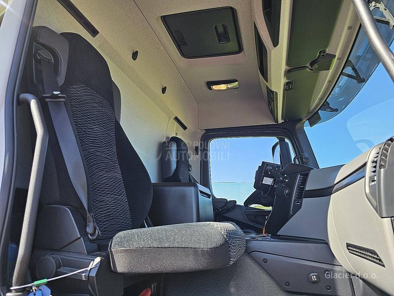 Mercedes Benz 1924 / 8 m / LIFT