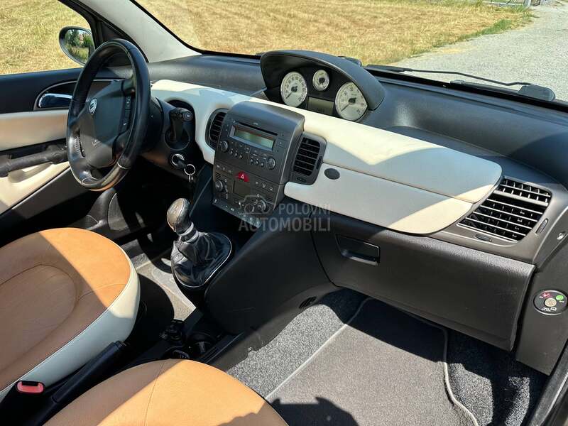 Lancia Ypsilon 