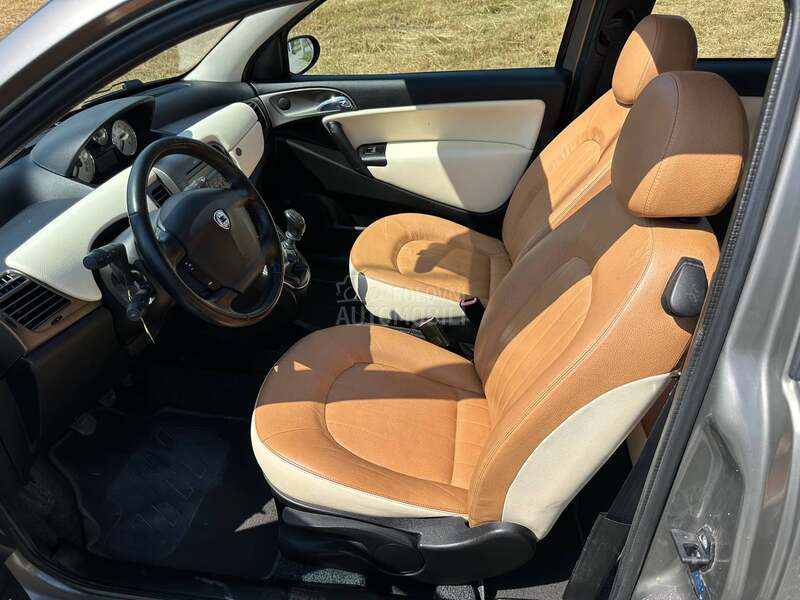 Lancia Ypsilon 