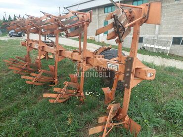 Case IH PLUGOVI 4 PLUS1