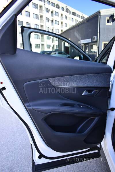 Peugeot 3008 1.2 Allure MT