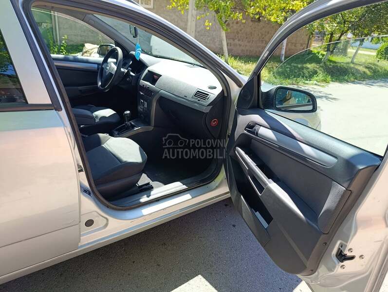 Opel Astra H 