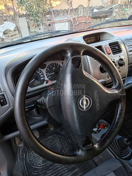 Opel Agila 1.2 16 v