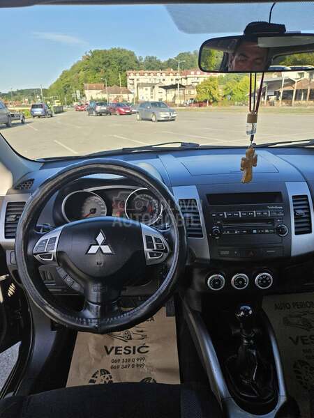Mitsubishi Outlander 7 sedista