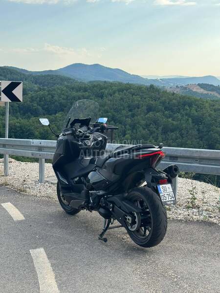 Yamaha T max tech max