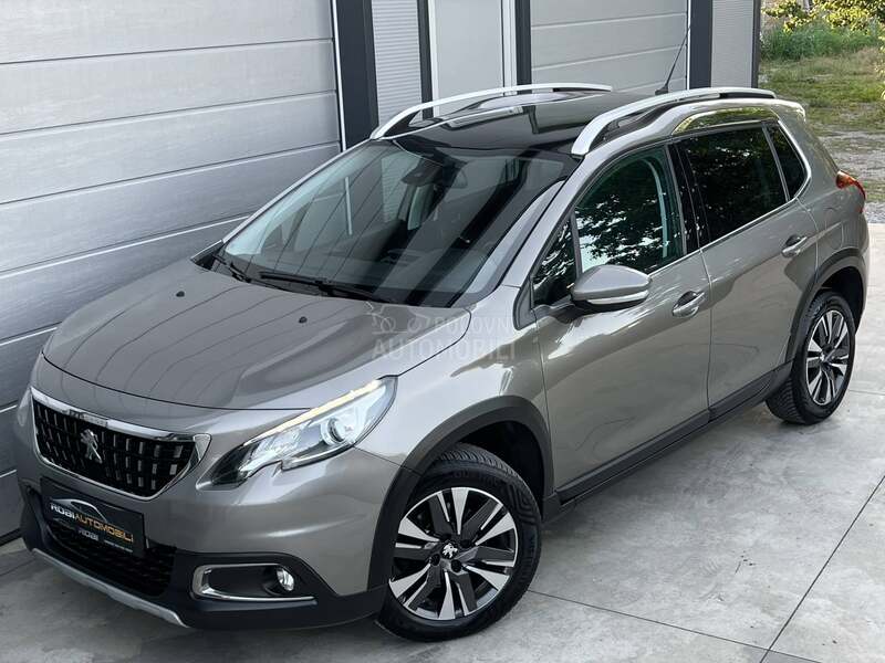Peugeot 2008 PANO