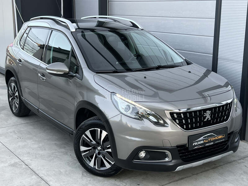 Peugeot 2008 PANO