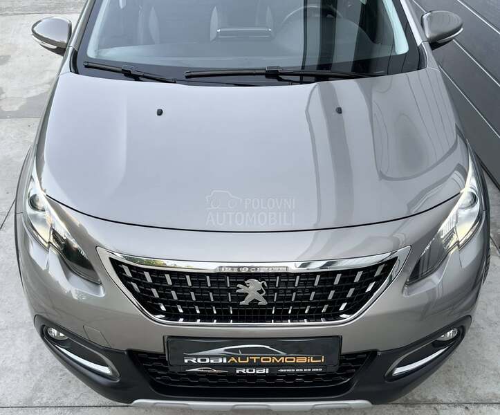 Peugeot 2008 PANO