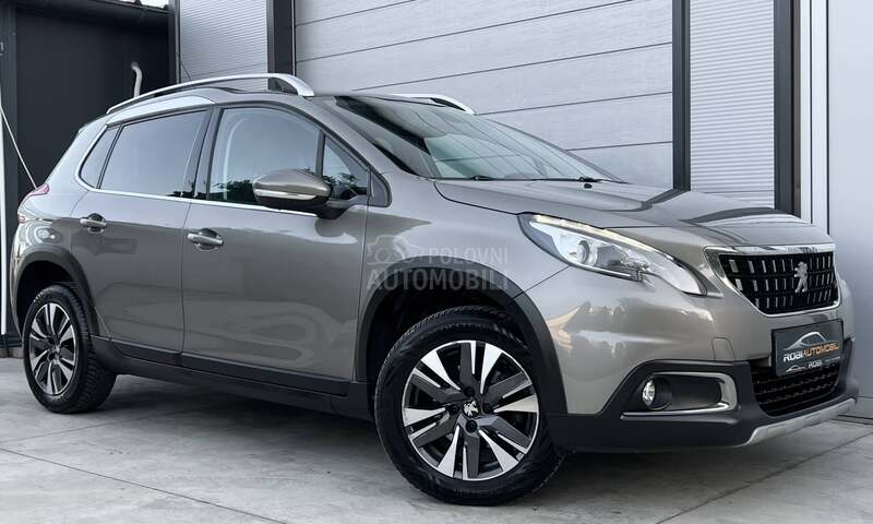 Peugeot 2008 PANO