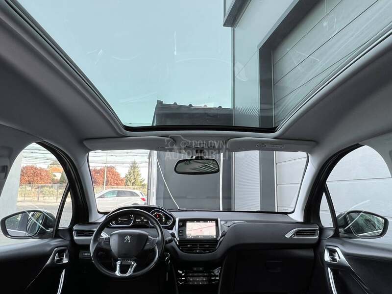 Peugeot 2008 PANO