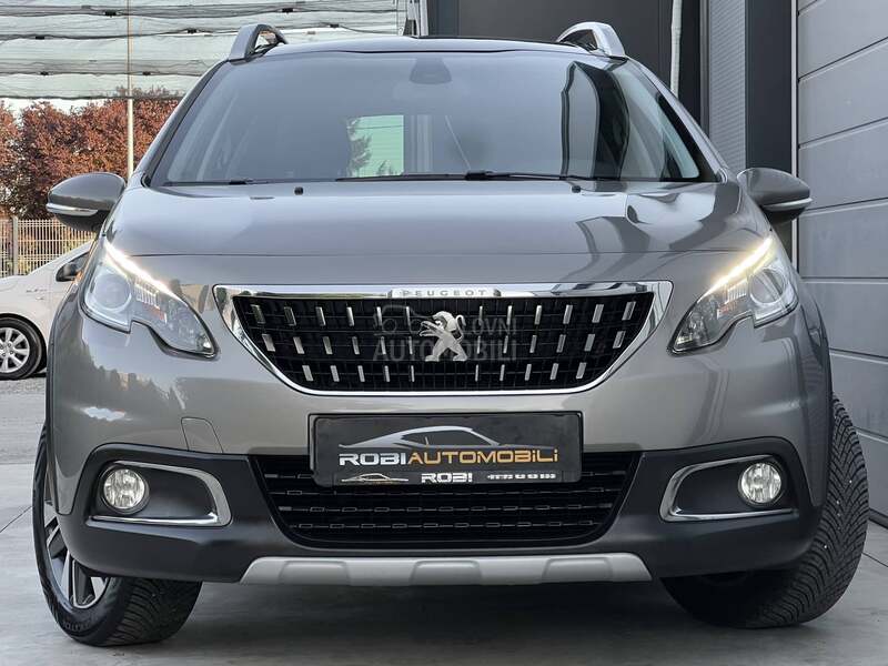 Peugeot 2008 PANO
