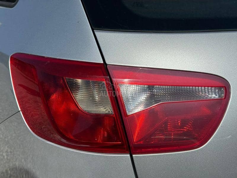 Levo unutrašnje stop svetlo