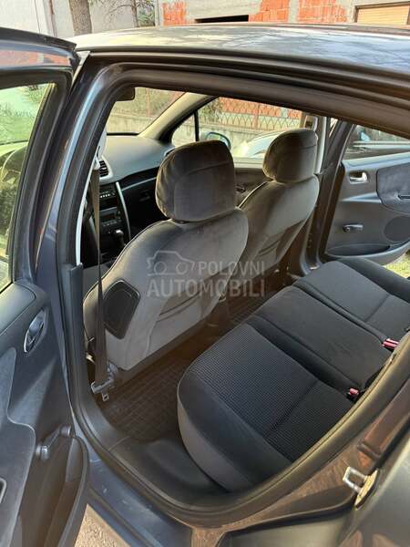 Peugeot 207 1.4 b