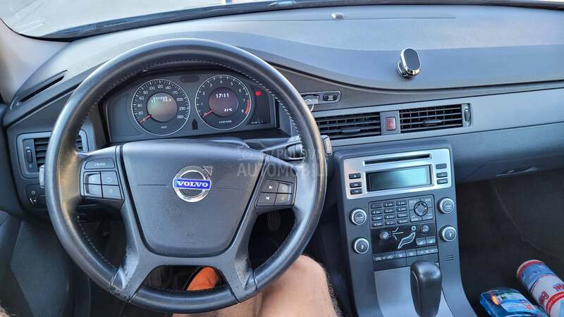 Volvo V70 