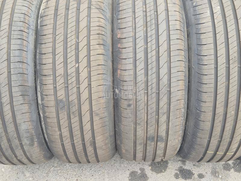 Goodyear 215/55 R17 Letnja