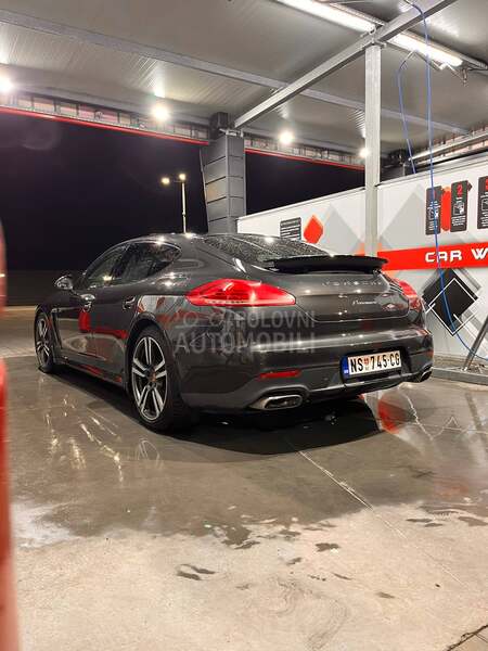 Porsche Panamera 