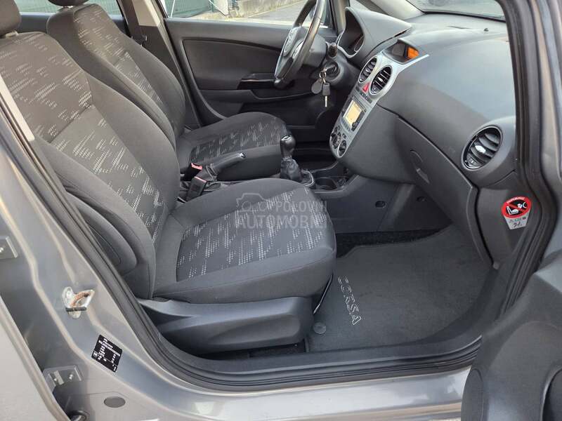 Opel Corsa D BUKVALNO NOVA