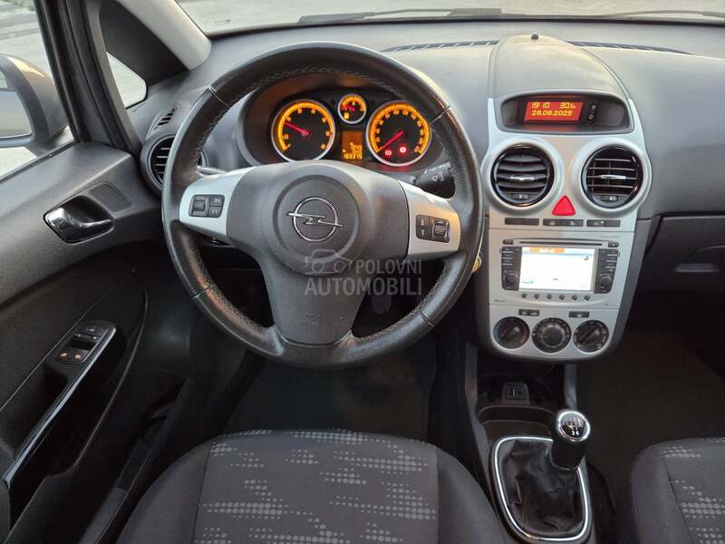 Opel Corsa D BUKVALNO NOVA