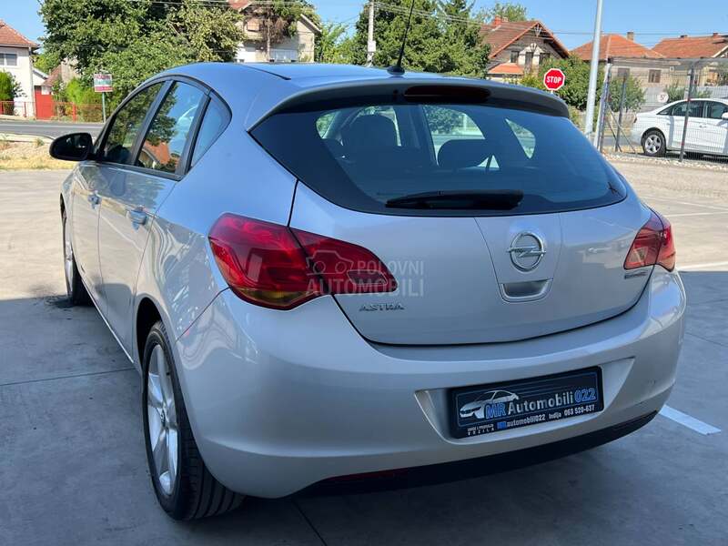 Opel Astra J 1.6b ENJOY