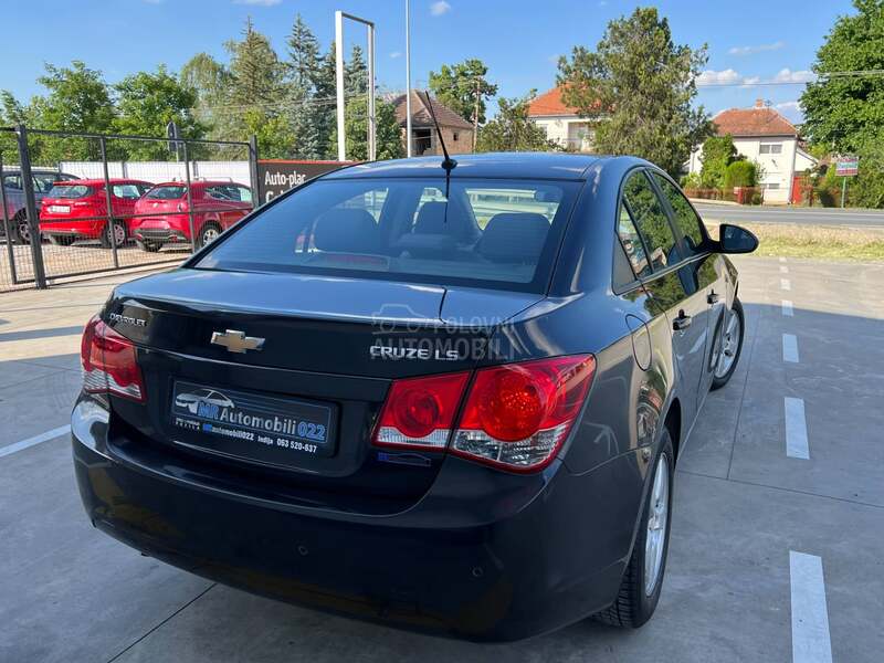 Chevrolet Cruze 1.6b LX CHAMPION