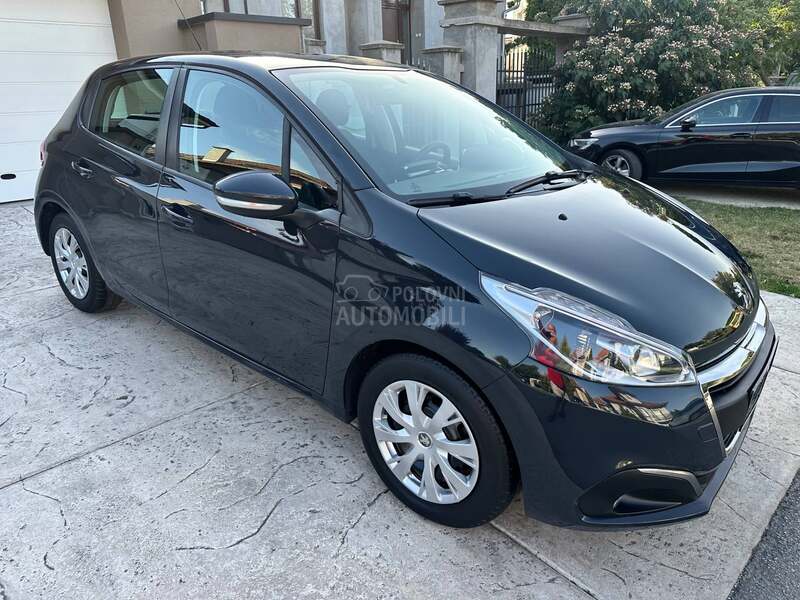 Peugeot 208 1.2 STYLE