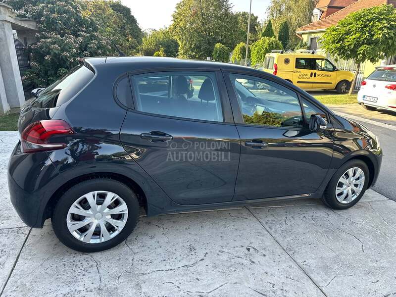 Peugeot 208 1.2 STYLE