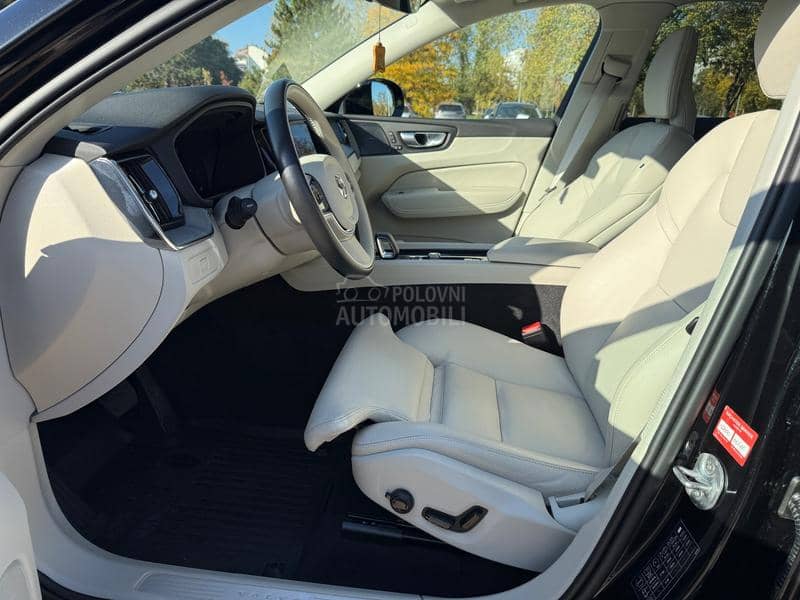 Volvo XC60 B4 D AWD Plus Dark