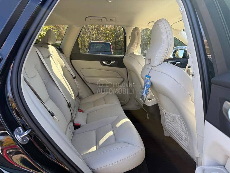 Volvo XC60 B4 D AWD Plus Dark