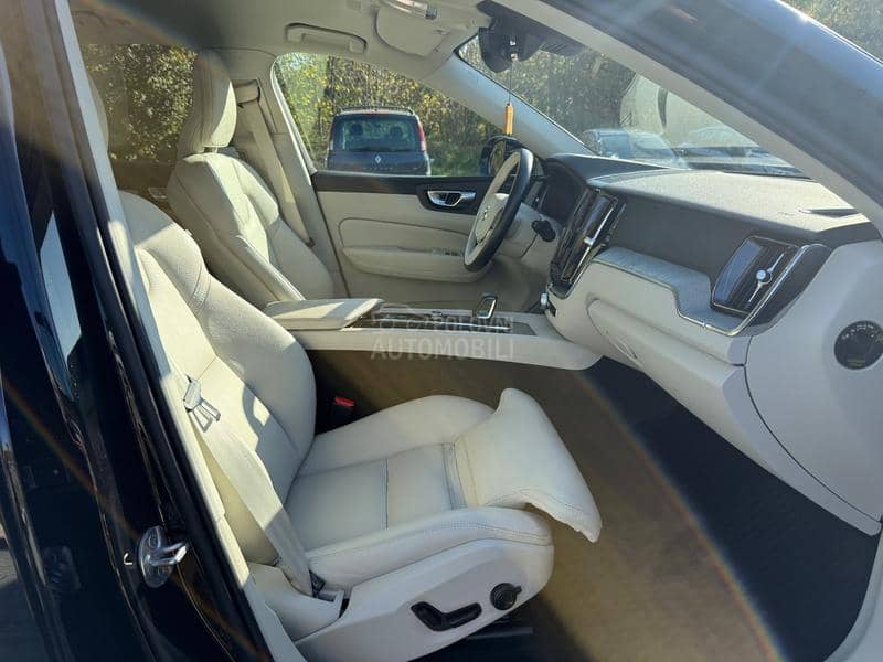 Volvo XC60 B4 D AWD Plus Dark