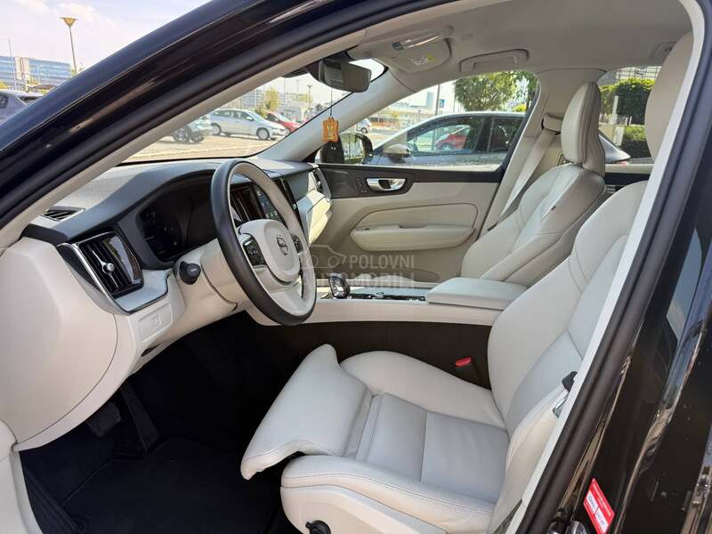 Volvo XC60 B4 D AWD Plus Dark