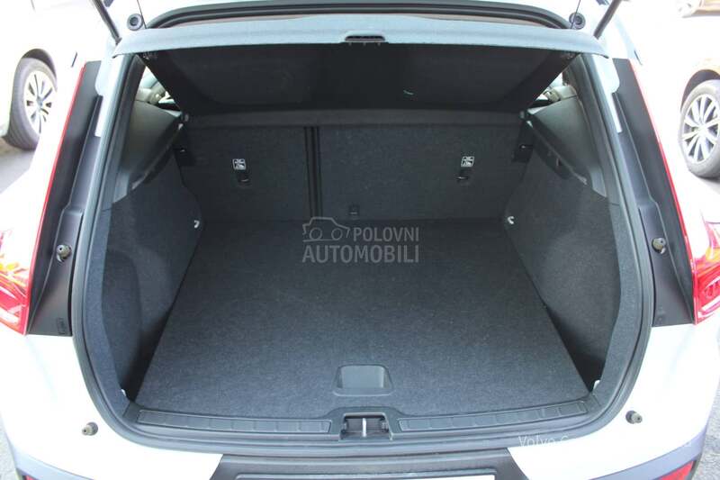 Volvo XC40 2.0 D3 MOMENTUM A/T