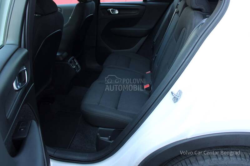 Volvo XC40 2.0 D3 MOMENTUM A/T