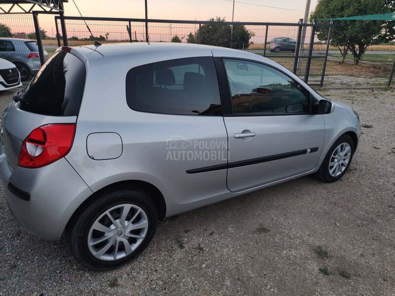 Renault Clio 1.6 A u t o m a t c