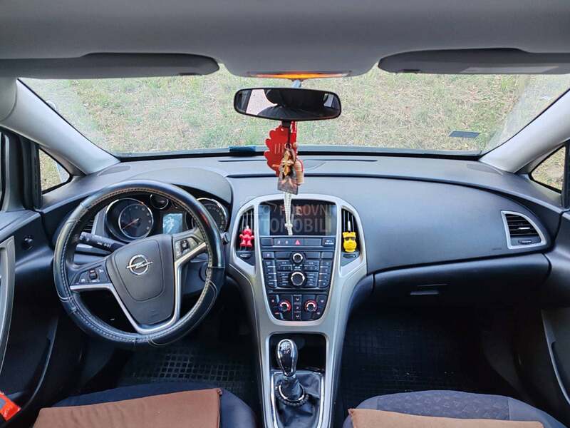 Opel Astra J 