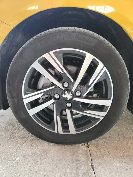 Peugeot 208 1.2 PURETECH ALLURE