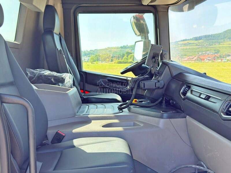 Scania P 450