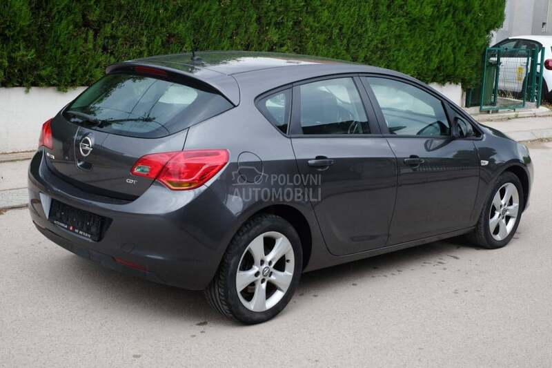 Opel Astra J 1.7CDTI Elective