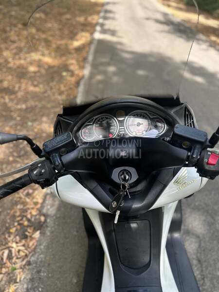 Honda Silverwing 400
