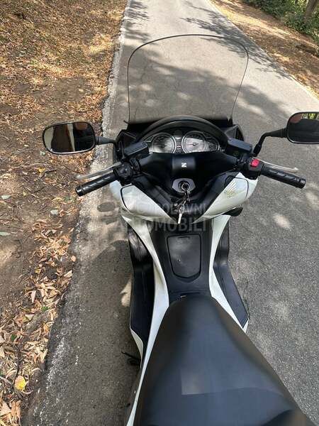 Honda Silverwing 400