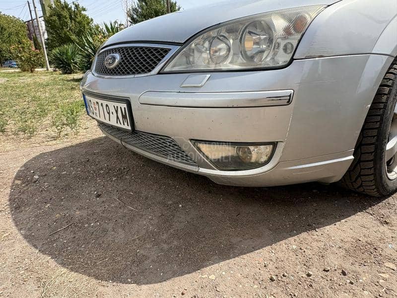 Ford Mondeo 501z 2004. god. -  kompletan auto u delovima