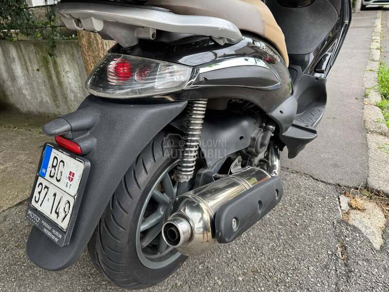 Piaggio Beverly 400 Tourer